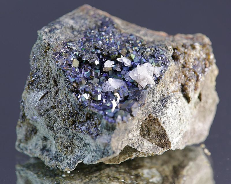 Iridescent Andradite Garnets – “Northern Ligths” Cluster (Landfalltjern, Drammen)
