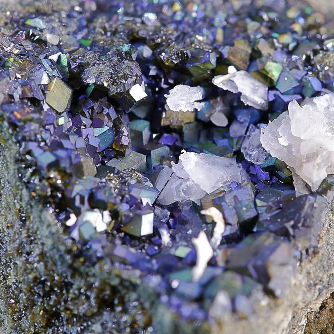 Main Image Iridescent Andradite Garnets – ...